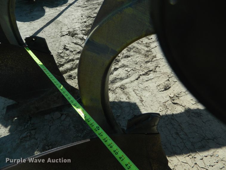 image for item DF4694 John Deere  12 bottom plow