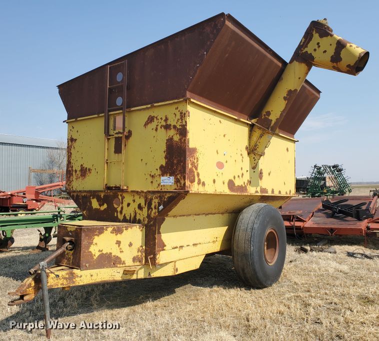 image for item DF5799 Cisco 12K  grain cart