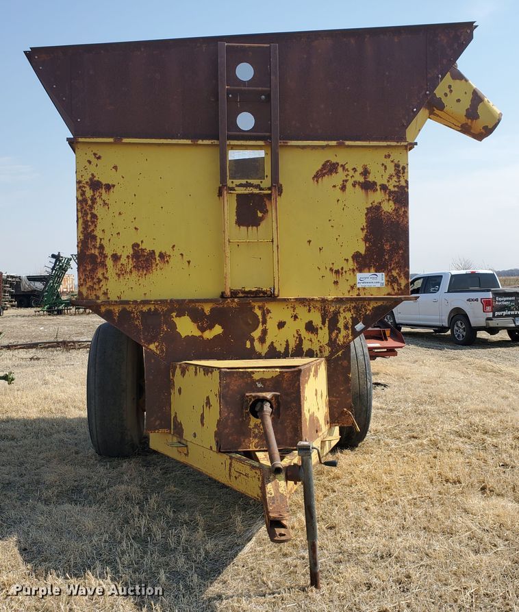 image for item DF5799 Cisco 12K  grain cart