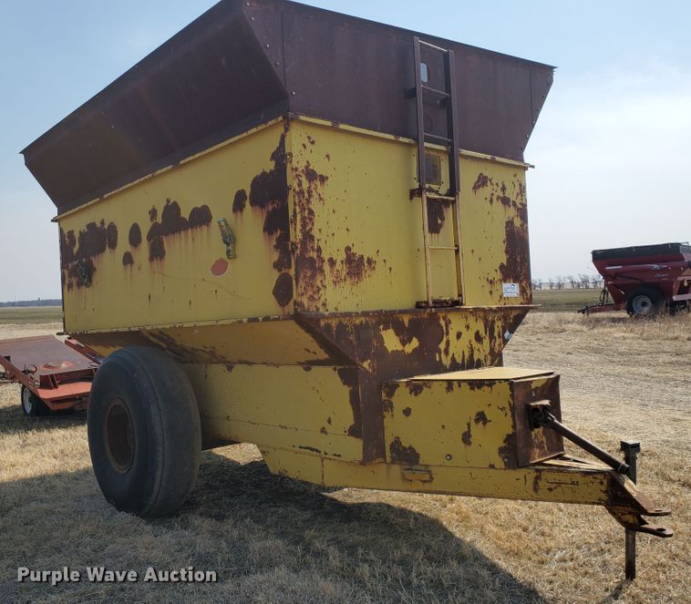 image for item DF5799 Cisco 12K  grain cart