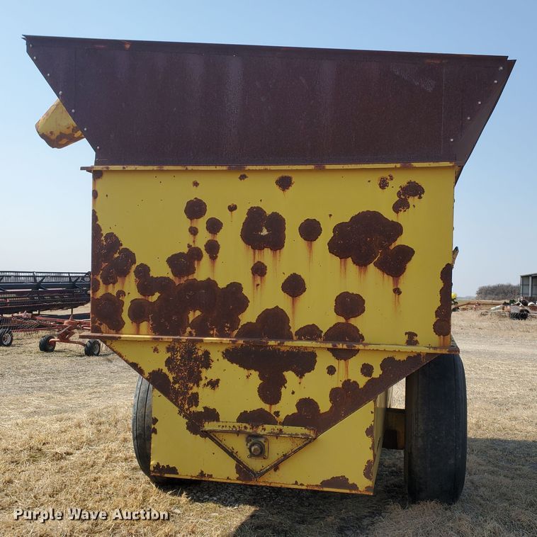 image for item DF5799 Cisco 12K  grain cart