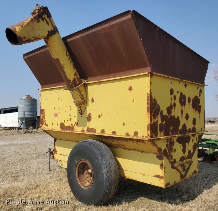 image for item DF5799 Cisco 12K  grain cart