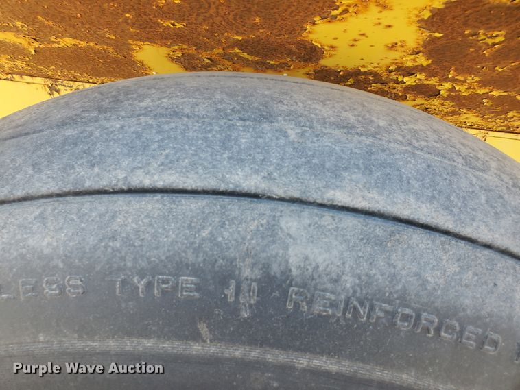 image for item DF5799 Cisco 12K  grain cart