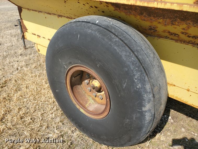 image for item DF5799 Cisco 12K  grain cart