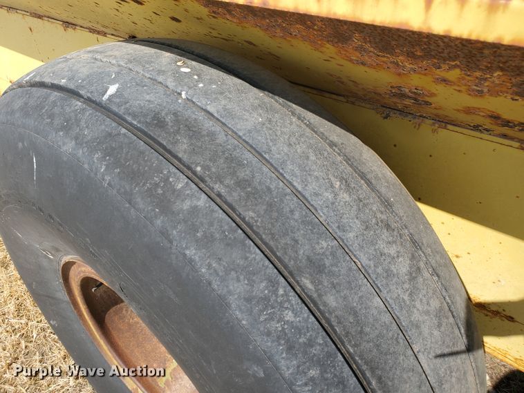 image for item DF5799 Cisco 12K  grain cart