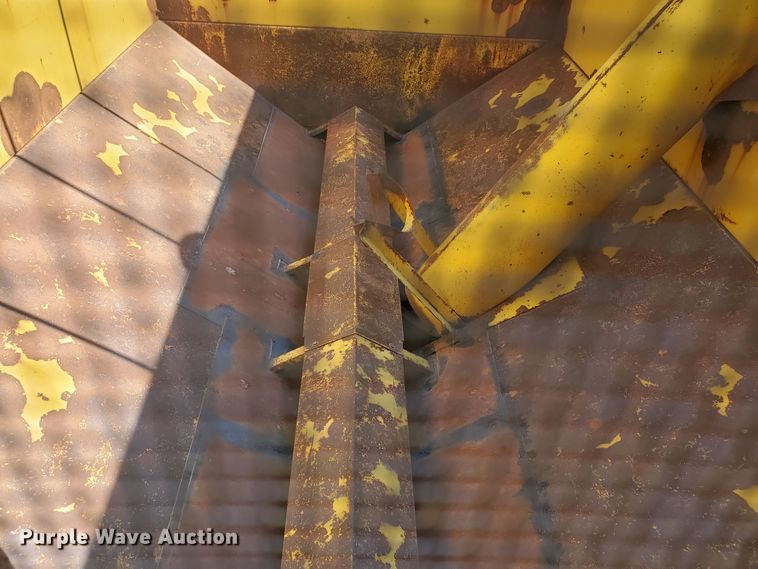 image for item DF5799 Cisco 12K  grain cart