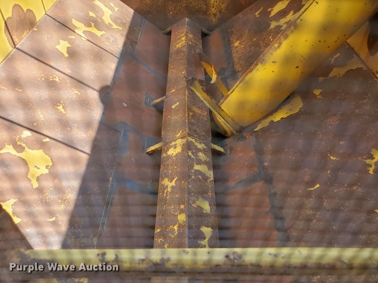 image for item DF5799 Cisco 12K  grain cart