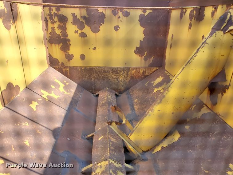 image for item DF5799 Cisco 12K  grain cart