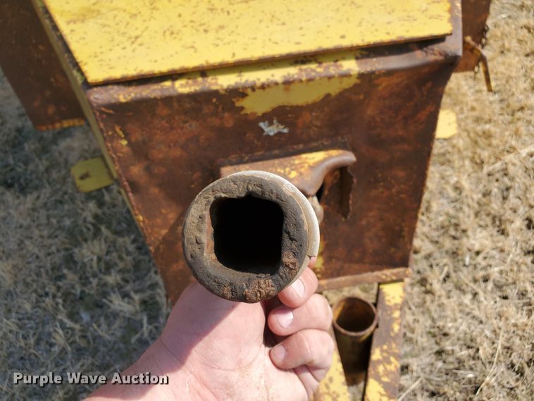 image for item DF5799 Cisco 12K  grain cart