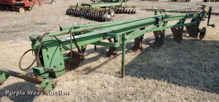 image for item DF5800 John Deere 1450  six bottom plow