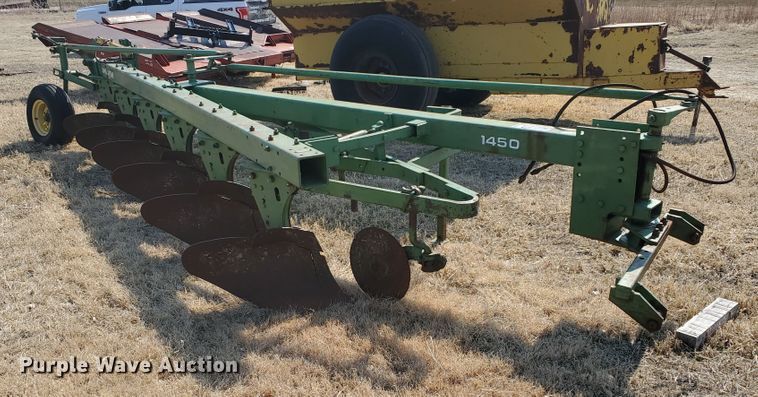image for item DF5800 John Deere 1450  six bottom plow