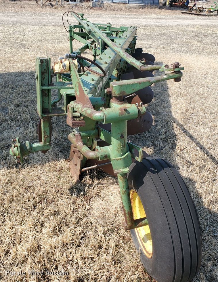 image for item DF5800 John Deere 1450  six bottom plow