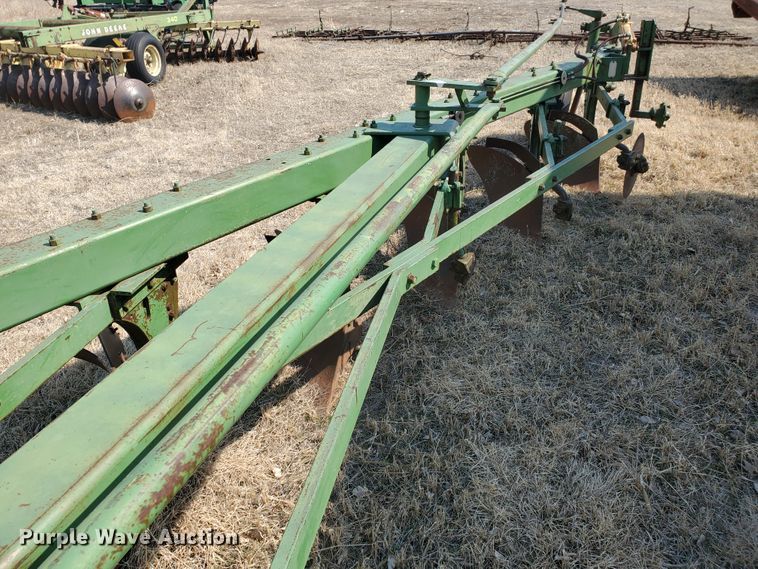 image for item DF5800 John Deere 1450  six bottom plow