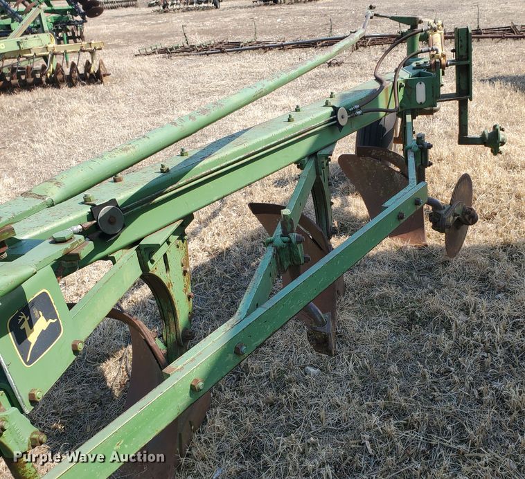 image for item DF5800 John Deere 1450  six bottom plow