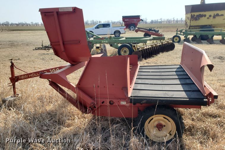 image for item DF5801 New Holland 144 windrow turner