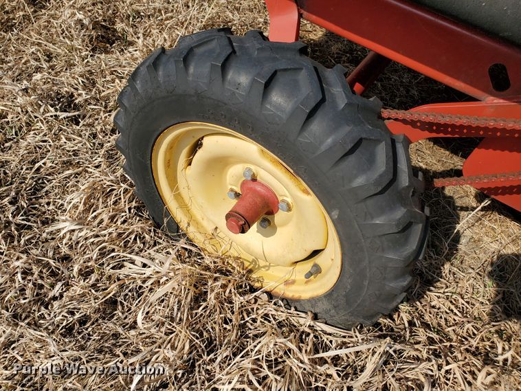 image for item DF5801 New Holland 144 windrow turner