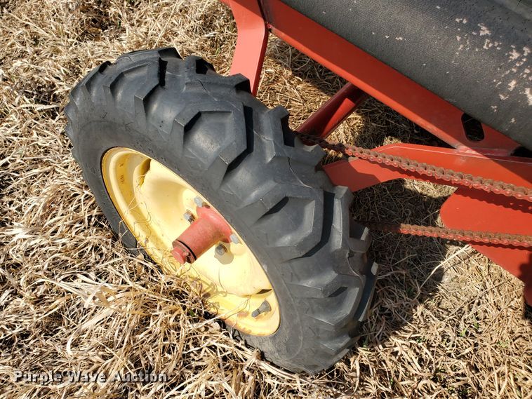 image for item DF5801 New Holland 144 windrow turner