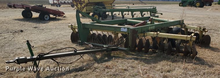 image for item DF5802 John Deere 340  tandem disk
