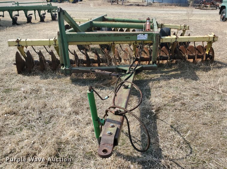 image for item DF5802 John Deere 340  tandem disk