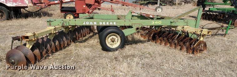 image for item DF5802 John Deere 340  tandem disk