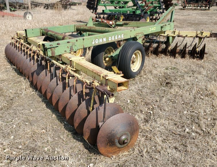 image for item DF5802 John Deere 340  tandem disk