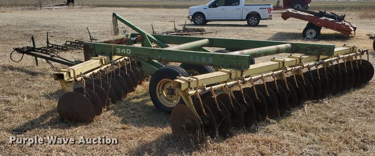 image for item DF5802 John Deere 340  tandem disk