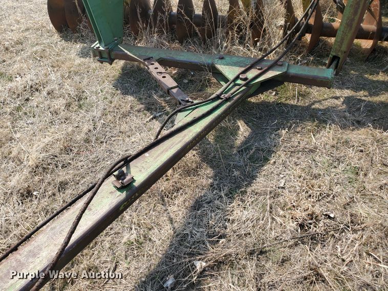 image for item DF5802 John Deere 340  tandem disk