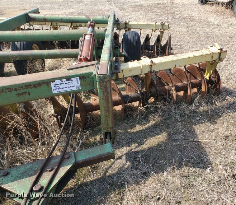 image for item DF5802 John Deere 340  tandem disk