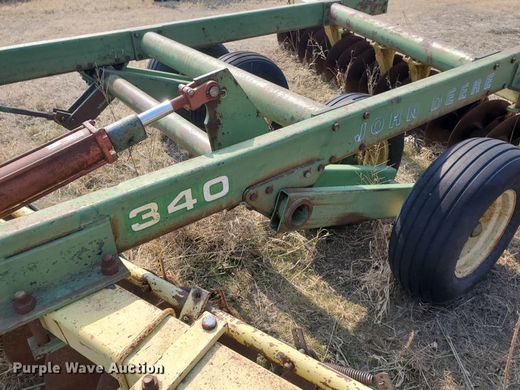 image for item DF5802 John Deere 340  tandem disk