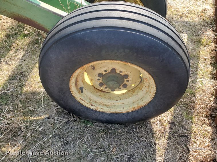 image for item DF5802 John Deere 340  tandem disk