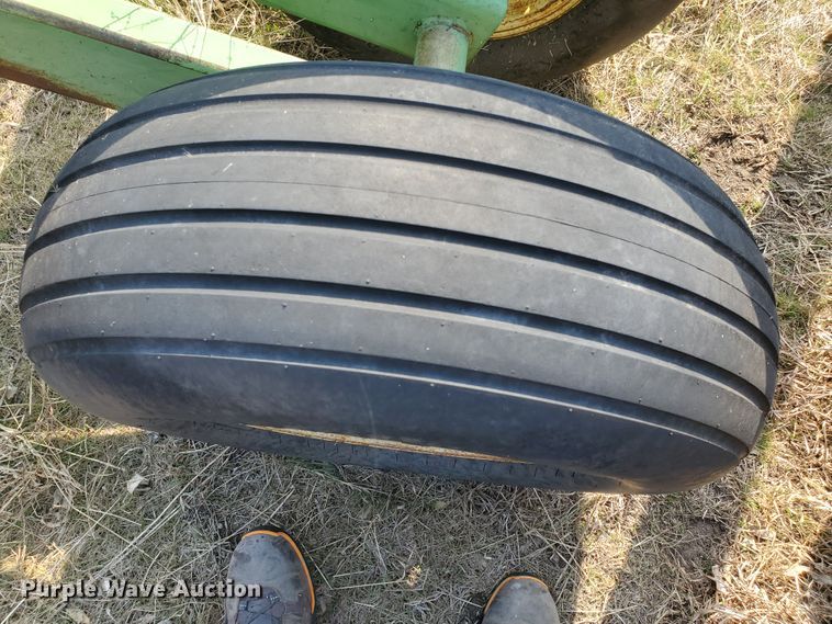 image for item DF5802 John Deere 340  tandem disk