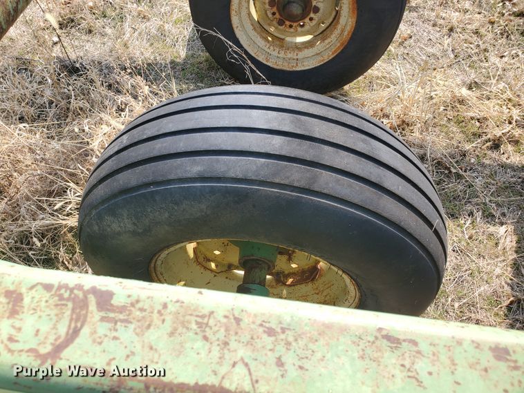 image for item DF5802 John Deere 340  tandem disk