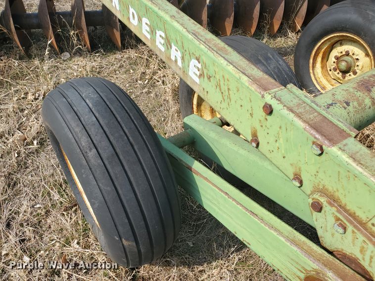 image for item DF5802 John Deere 340  tandem disk