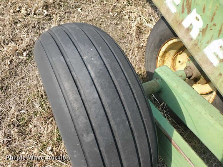 image for item DF5802 John Deere 340  tandem disk