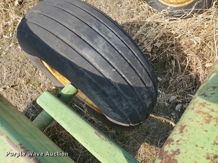 image for item DF5802 John Deere 340  tandem disk