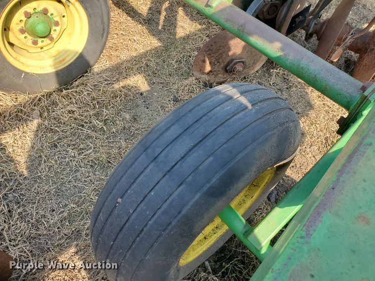 image for item DF5803 John Deere 630  tandem off-set disk