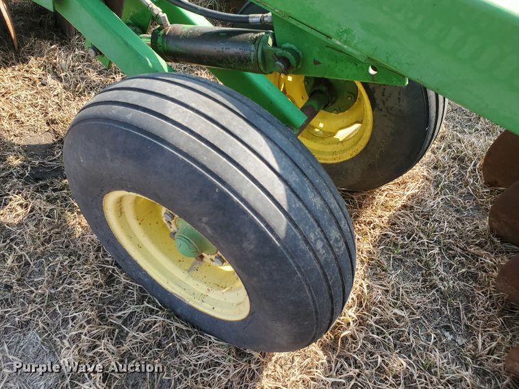 image for item DF5803 John Deere 630  tandem off-set disk