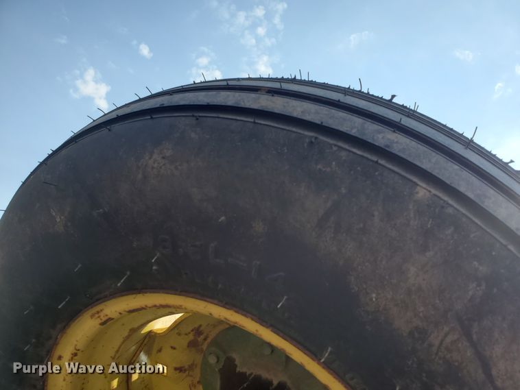 image for item DF5803 John Deere 630  tandem off-set disk