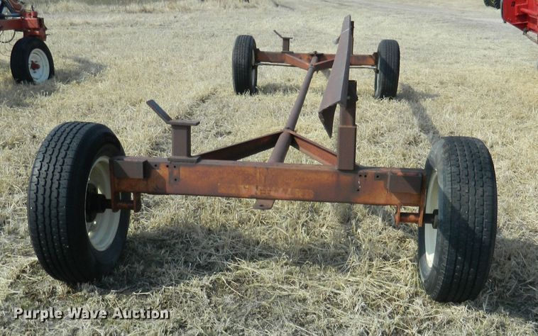 image for item DF5806 New Holland 450 header trailer