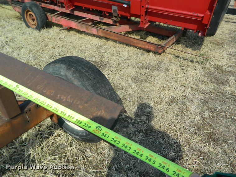 image for item DF5806 New Holland 450 header trailer