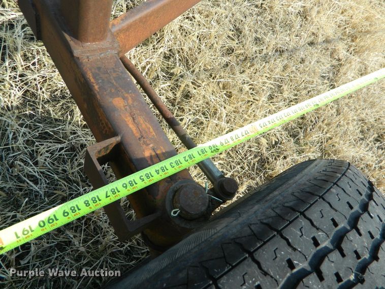 image for item DF5806 New Holland 450 header trailer