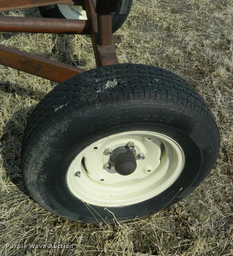 image for item DF5806 New Holland 450 header trailer