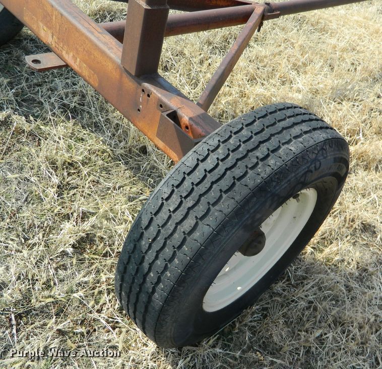 image for item DF5806 New Holland 450 header trailer