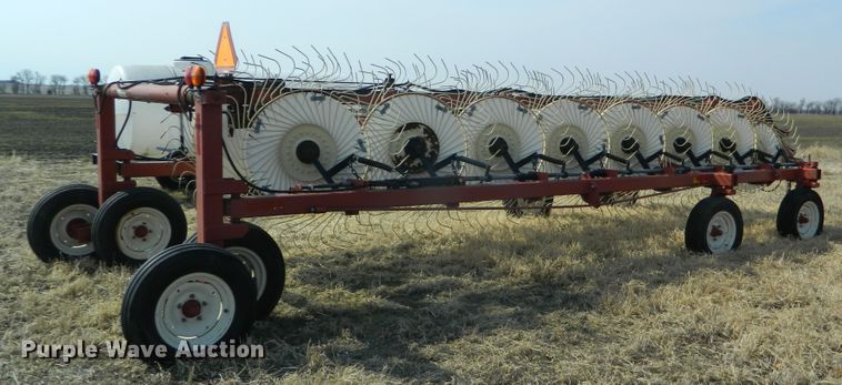 image for item DF5807 Hesston 3986 hay rake