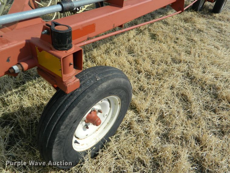image for item DF5807 Hesston 3986 hay rake