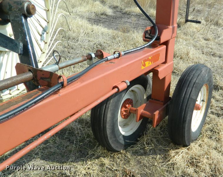 image for item DF5807 Hesston 3986 hay rake