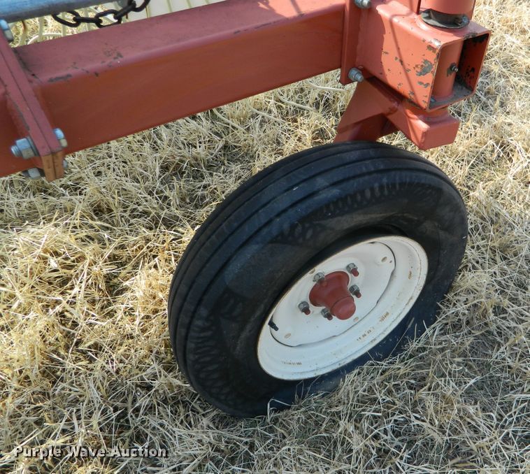 image for item DF5807 Hesston 3986 hay rake
