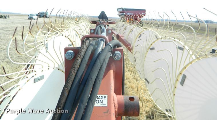 image for item DF5807 Hesston 3986 hay rake