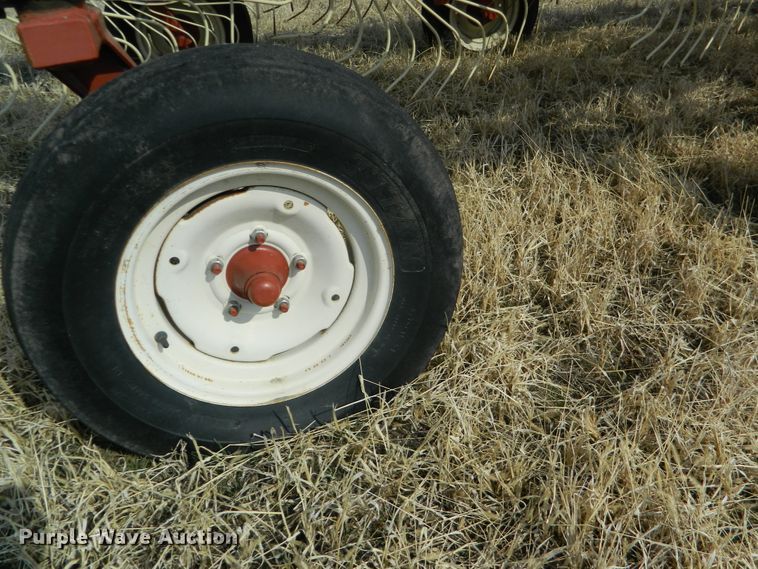 image for item DF5807 Hesston 3986 hay rake