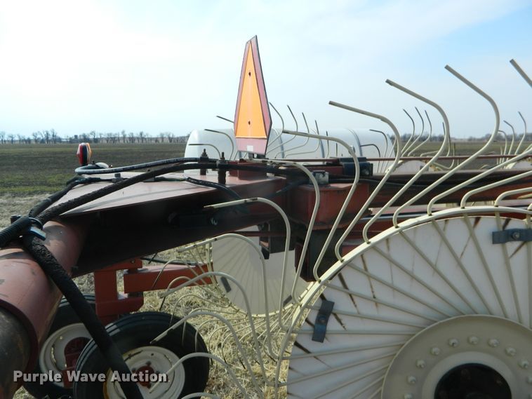 image for item DF5807 Hesston 3986 hay rake